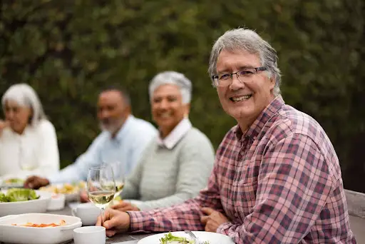 A portrait of several seniors eating & vetting independent living communities to explore senior living options in Lincolnshire, IL.
